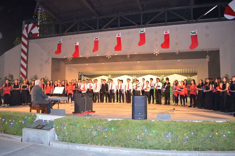 Holiday Snow Village 2015 35